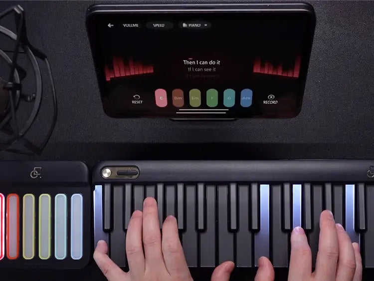 Follow the illuminated keys on the Popumusic piano keyboard to get started